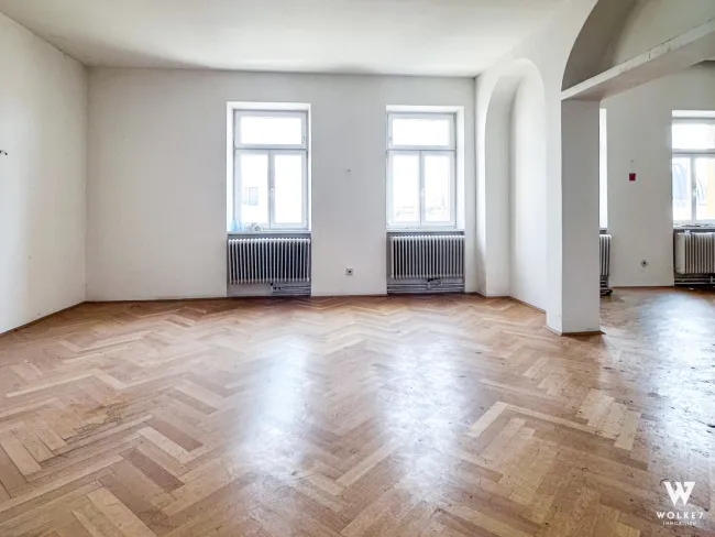 UNBEFRISTET: Zentrale Dachgeschoss-Wohnung in 1030 Wien | 4 Zimmer | Loftcharakter | Renovierungsbedarf | 1 Gehminute Wien Mitte Landstraße - Titelbild