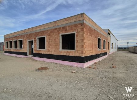 +++ IN BAU +++ Moderne Lagerhalle mit hochwertigem Bürotrakt im Betriebsgebiet Hausleiten | Grundstücksfläche ca. 2460 m2 | Bürotrakt mit ca. 231 m2 | Lagerhalle mit ca. 1009 m2 | Parkplätze | E-Ladestation geplant
