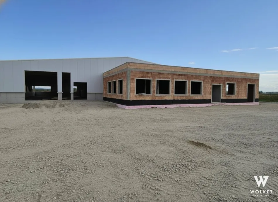 +++ IN BAU +++ Moderne Lagerhalle mit hochwertigem Bürotrakt im Betriebsgebiet Hausleiten | Grundstücksfläche ca. 2460 m2 | Bürotrakt mit ca. 231 m2 | Lagerhalle mit ca. 1009 m2 | Parkplätze | E-Ladestation geplant - Bild