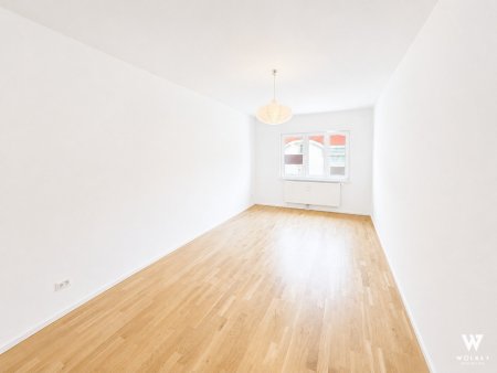 Perfekt für Paare oder WG: Helle Wohnung mit Loggia nahe Siebenbrunnenplatz