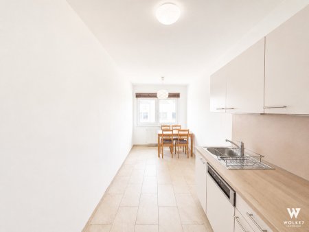 Perfekt für Paare oder WG: Helle Wohnung mit Loggia nahe Siebenbrunnenplatz