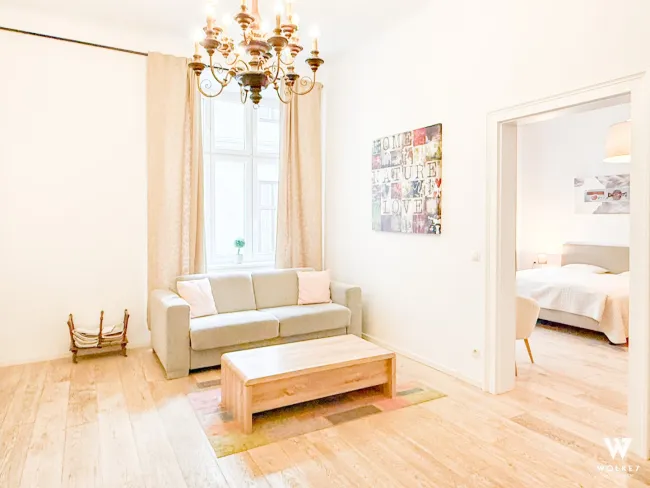 Ruhige Innenhof-Wohnung nähe MuseumsQuartier – Stilvoll sanierte 2-Zimmer-Wohnung I Fußbodenheizung I Altbau - Titelbild