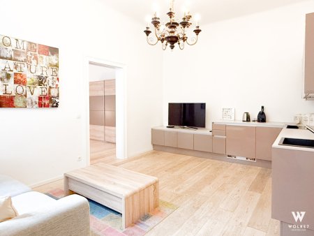 Ruhige Innenhof-Wohnung nähe MuseumsQuartier – Stilvoll sanierte 2-Zimmer-Wohnung I Fußbodenheizung I Altbau
