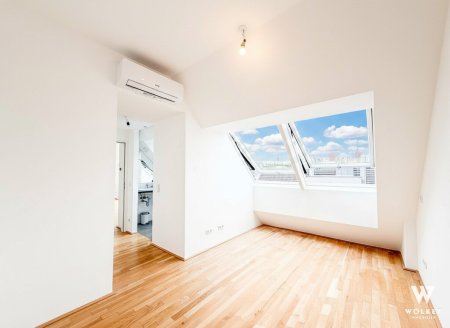 +++ Lichtdurchflutete 2-Zimmer Dachgeschosswohnung mit Terrasse & Klimaanlage I Nähe U3 Kendlerstraße +++