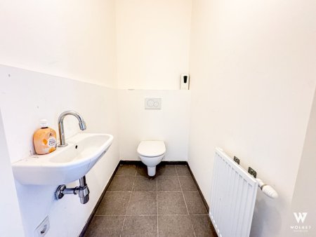 UNBEFRISTET - Neuwertige 123m² Bürofläche vis-a-vis Zentrum Simmering, U3 Enkplatz!