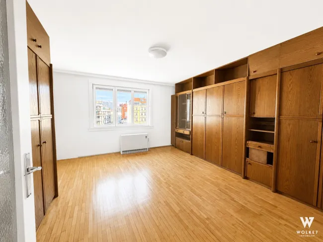 Helle 2-Zimmer-Wohnung nur wenige Schritte zur U6 Niederhofstraße – frei vermietbar - Titelbild