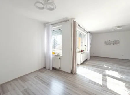 Großzügige 3-Zimmer-Wohnung mit hofseitiger Loggia & Tiefgarage | ca. 90 m² | Modern saniert | Top Raumaufteilung