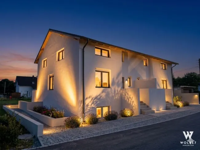 Hochwertige Doppelhaushälfte mit ca. 210 m² Nutzfläche, 5 Zimmer, Keller und Garten in ruhiger Lage - Bild