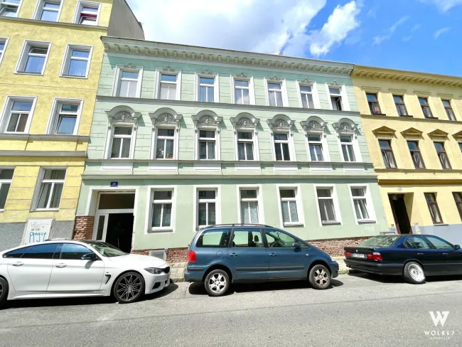 Zinshaus mit Rohdachboden | 2 Stiegen | Hyrtlgasse nähe Thaliastraße | Panikengasse - Titelbild