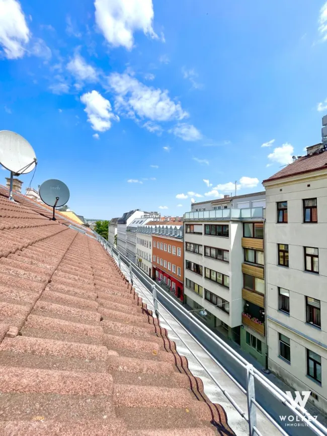 Zinshaus mit Rohdachboden | 2 Stiegen | Hyrtlgasse nähe Thaliastraße | Panikengasse - Bild