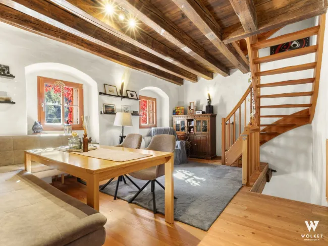 Historisches Anwesen mit modernem Wohnkomfort – 2.163 m² Bauland, acht Zimmer und außergewöhnlich viel Platz für Familie und Freizeit - Bild