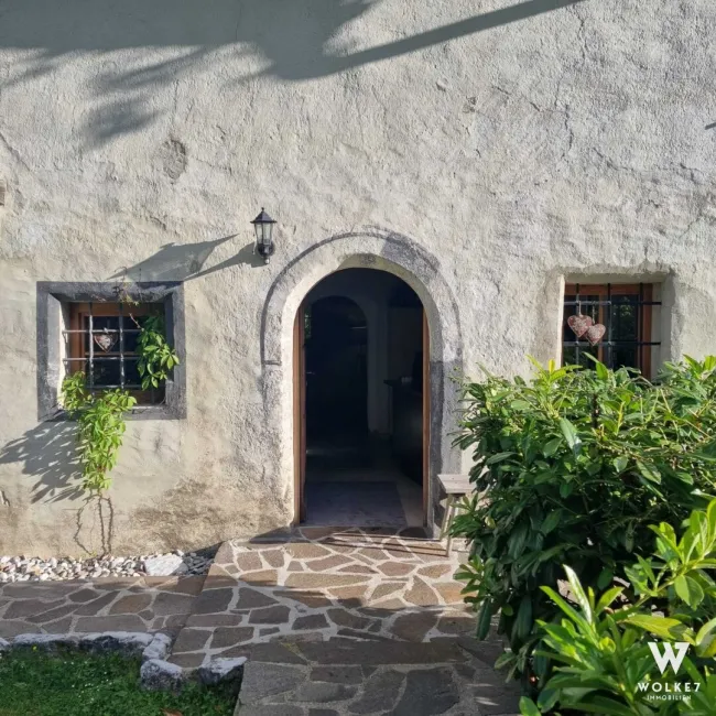 Historisches Anwesen mit modernem Wohnkomfort – 2.163 m² Bauland, acht Zimmer und außergewöhnlich viel Platz für Familie und Freizeit - Titelbild