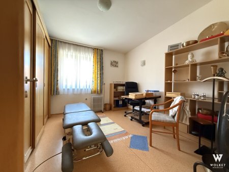 Großzügiges Wohnhaus mit 3 Garagen, Lagerflächen und traumhafter Sonnenterrasse