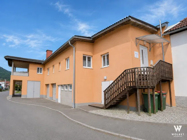Großzügiges Wohnhaus mit 3 Garagen, Lagerflächen und traumhafter Sonnenterrasse - Titelbild