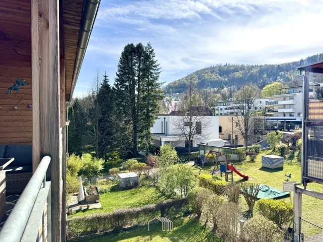 BERGBLICK: Helle 4-Zimmer-Wohnung mit großem Balkon und Tiefgarage in Wetzelsdorf - Bild