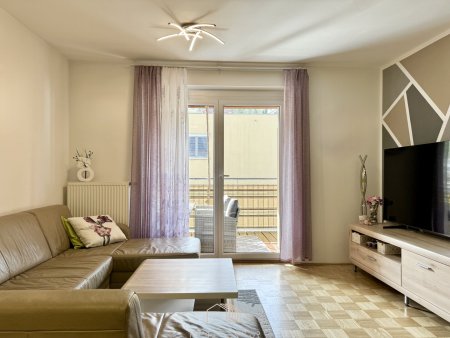 BERGBLICK: Helle 4-Zimmer-Wohnung mit großem Balkon und Tiefgarage in Wetzelsdorf