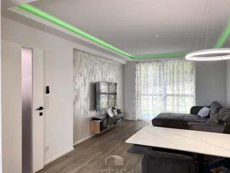 GARTENGLÜCK IN MODERNEM AMBIENTE: 2-Zimmer-Wohnung mit Tiefgarage