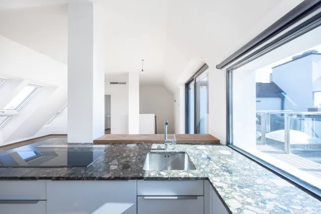 Luxuriöse Dachgeschoß-Maisonette mit 360° Grad Terrassenausblick im Servitenviertel - Bild