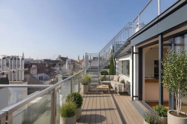 Luxuriöse Dachgeschoß-Maisonette mit 360° Grad Terrassenausblick im Servitenviertel - Titelbild