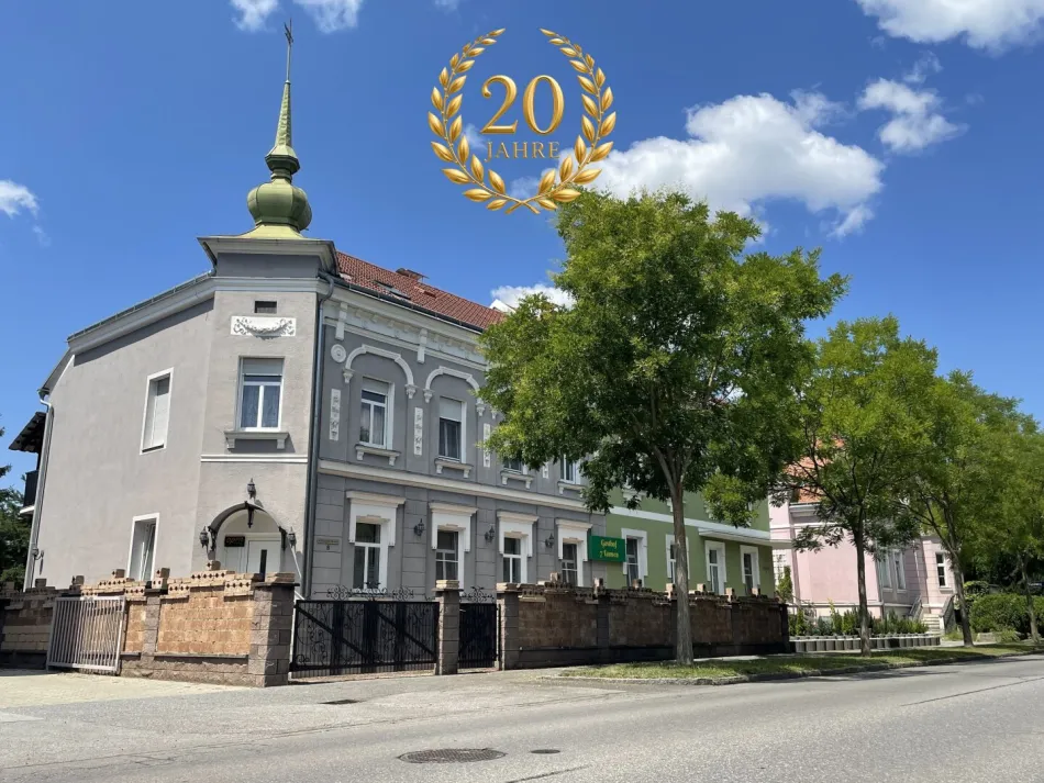 Stilvolle Stadtvilla mit Gastronomie, Appartements und Garten in Toplage in Fürstenfeld - Bild