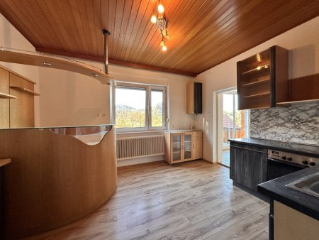 Großzügige 123 m²-Wohnung mit Garten und Garage