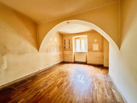 Sanierungsbedürftige Erdgeschosswohnung mit Gartenzugang im Zentrum von Reichenau an der Rax – 65 m² mit viel Potenzial