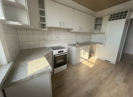 Preiswerte, geräumige Mietwohnung in bester Lage in Ternitz