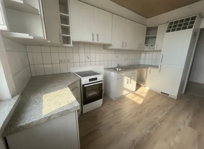 Preiswerte, geräumige Mietwohnung in bester Lage in Ternitz - Titelbild