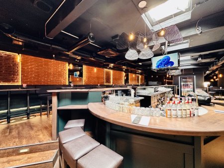 Voll ausgestattete Bar mit 197 m² – Sofort betriebsbereit!