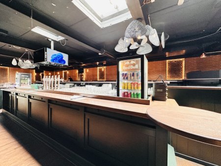 Voll ausgestattete Bar mit 197 m² – Sofort betriebsbereit!
