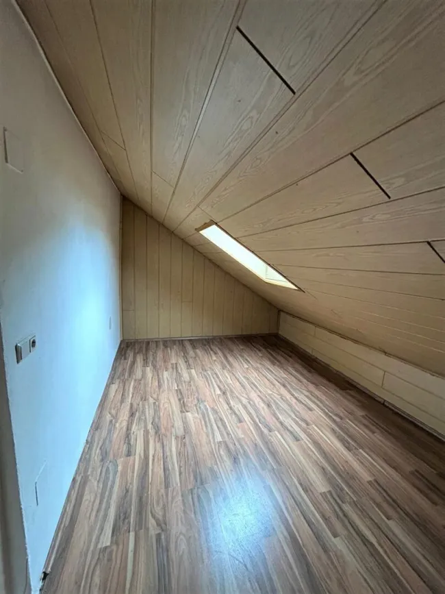 Helle Dachgeschosswohnung mit Gartennutzung gelangt zur Miete in Pottschach! - Bild