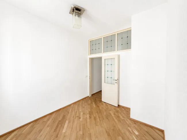 Schlafzimmer mit Glasoberlichte