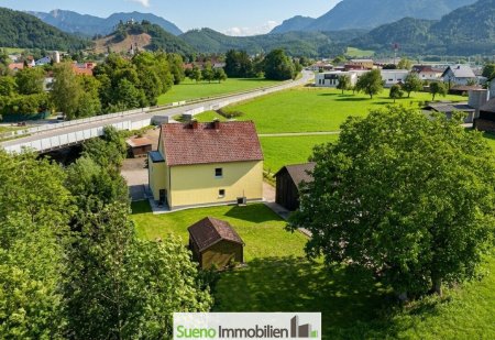 Modernes Zwei-Familienhaus – Naturnah wohnen mit Bachnähe und traumhaftem Bergblick