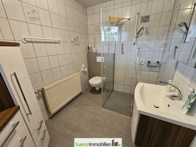 Badezimmer neben Schlafzimmer