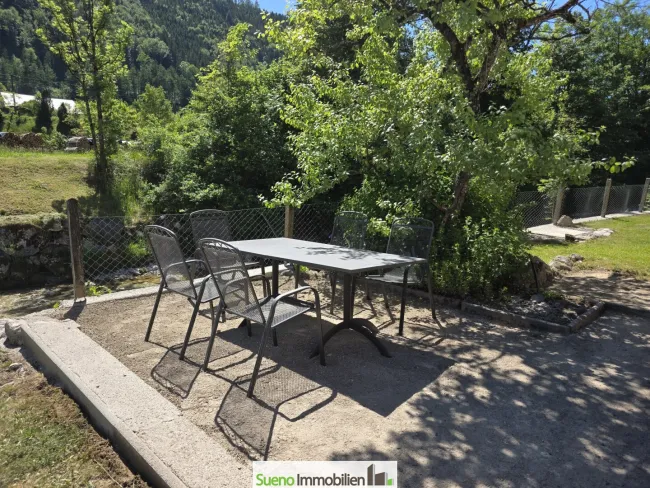 Sitzplatz direkt am Bach mit privater Wasserquelle von der Kremsmauer (Berg)