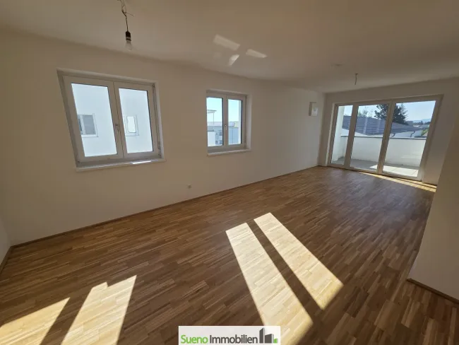 Wohnzimmer mit Blick zur Loggia