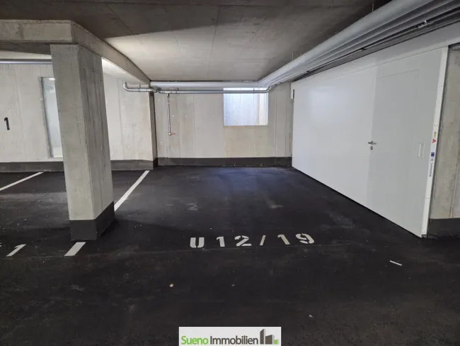 großer, behindertengerechter Tiefgaragenstellplatz