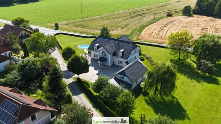 Villa auf fast 8000m2 mit eigenem Fitness-Studio, 3 Garagen, Carport, etc.