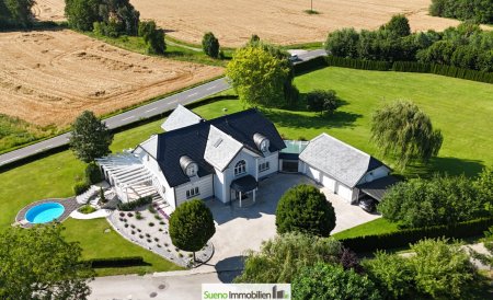 Villa auf fast 8000m2 mit eigenem Fitness-Studio, 3 Garagen, Carport, etc.