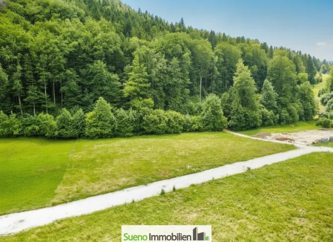 Mehr als nur ein Baugrund: Großzügiges Grundstück mit landwirtschaftlicher Nutzfläche - Titelbild