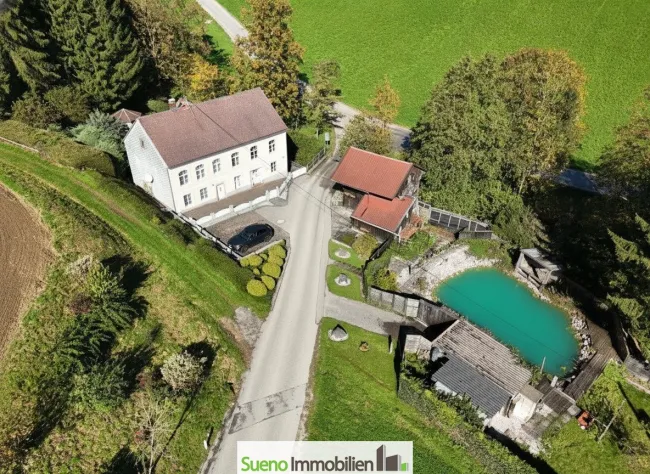 ALLEINLAGE-Traum neben Bach samt Teich/Biotop - Titelbild