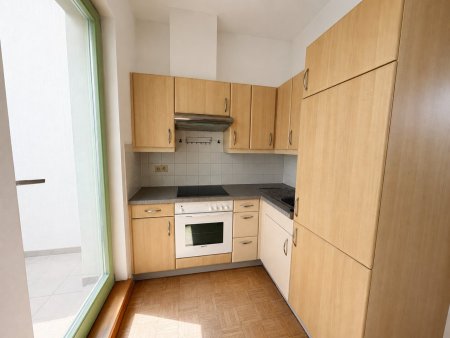 Gepflegte 2-Zimmer-Wohnung mit Loggia in zentraler Ruhelage von Graz