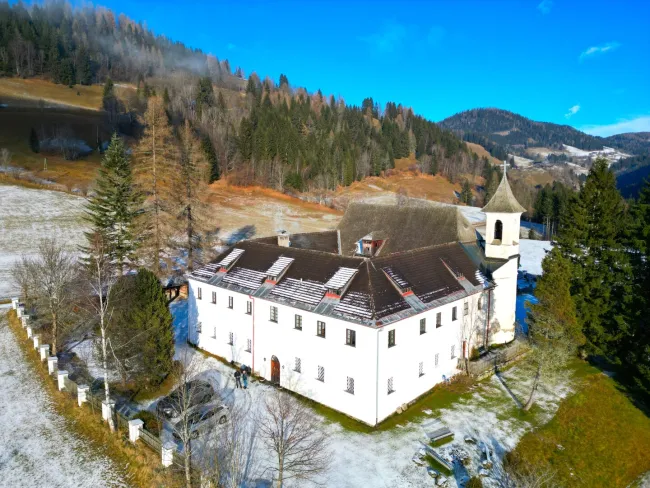 Schloss Berg Klösterle – Eine historische Perle in den Nockbergen - Bild
