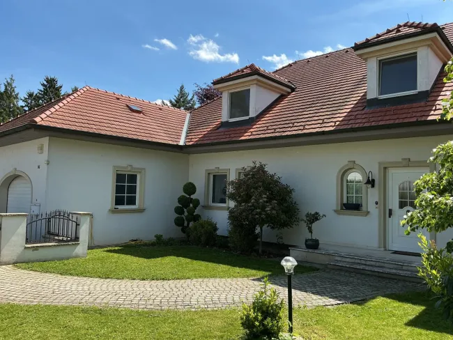 Exklusives Wohnerlebnis: Architektur trifft auf fernöstliche Gelassenheit - Bild