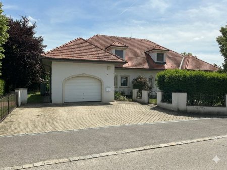 Exklusives Wohnerlebnis: Architektur trifft auf fernöstliche Gelassenheit