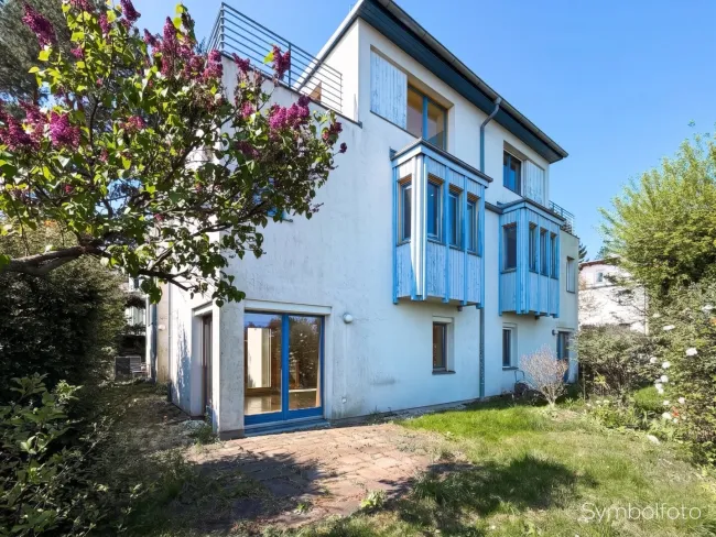 Unverbaubarer Stadtblick - Zweigenerationenvilla mit großem Gestaltungspotenzial! - Bild