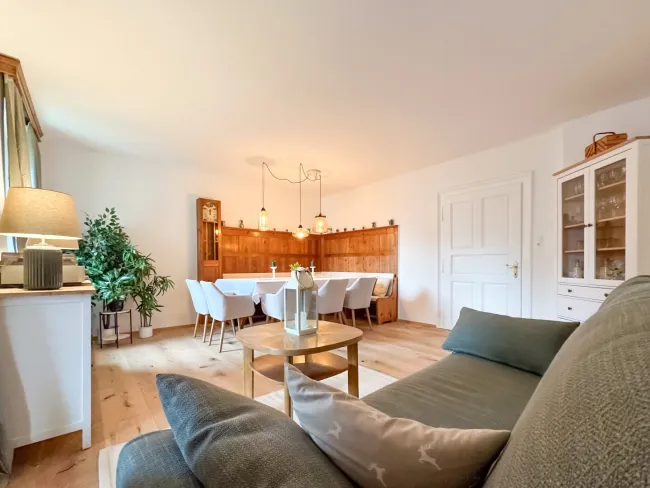 VÖLL MÖBLIERTE, FRISCH SANIERTE WOHNUNG IM HERZEN KUFSTEINS! (FÜR 1-6 MONATE ZU MIETEN)! - Bild