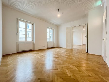 Repräsentatives Büro mit 5 Büroräumen und Balkon in zentraler Lage von Graz