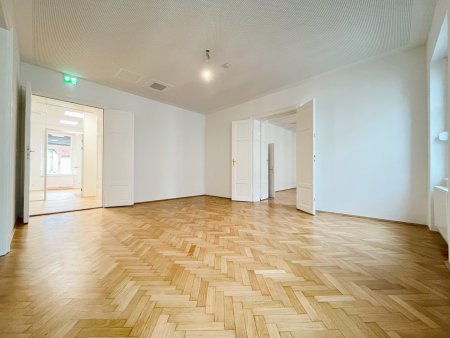 Repräsentatives Büro mit 5 Büroräumen und Balkon in zentraler Lage von Graz