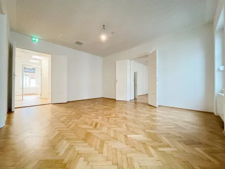 Repräsentatives Büro mit 5 Büroräumen und Balkon in zentraler Lage von Graz